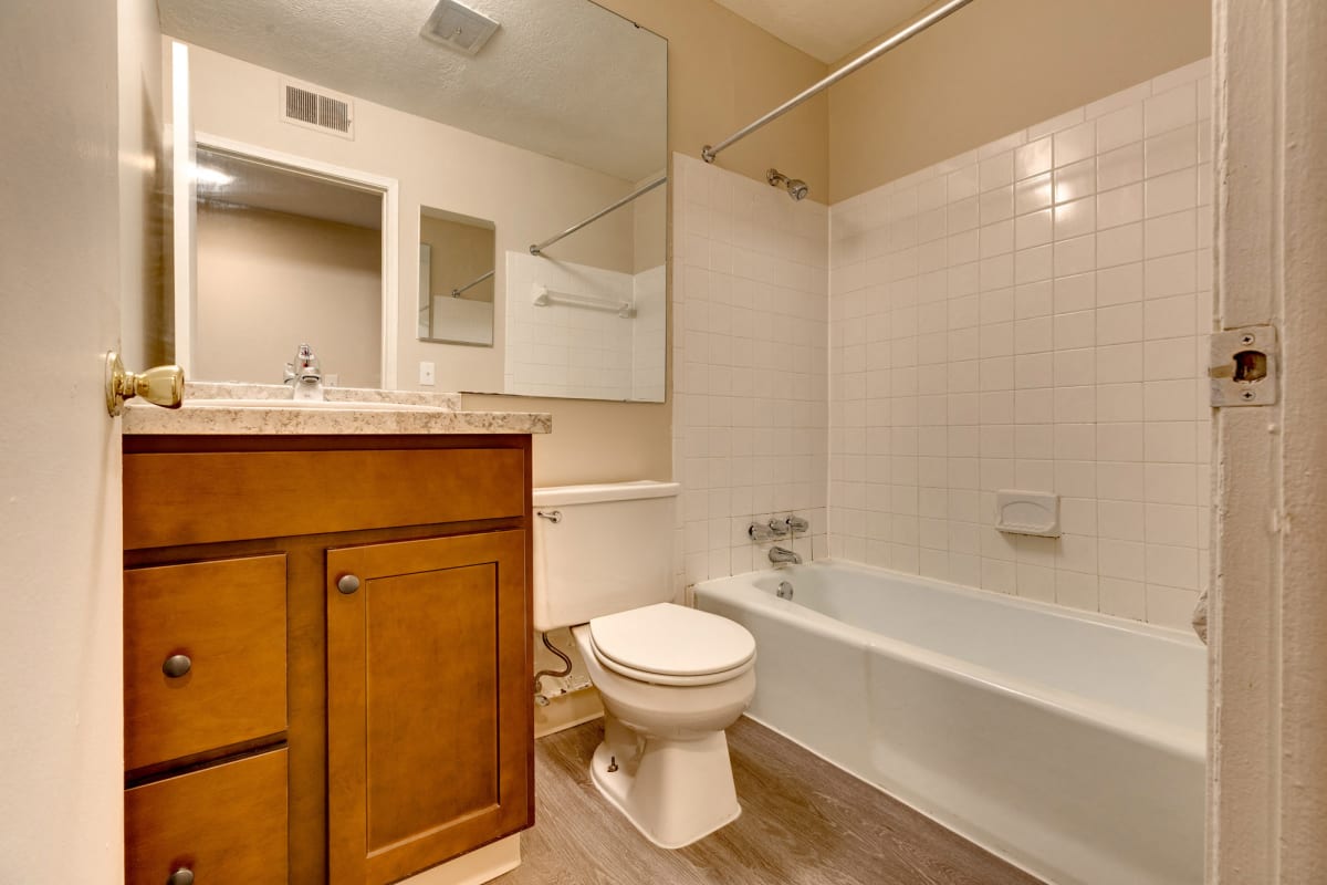 Photos and Video of Knob Hill Apartments in Okemos, MI